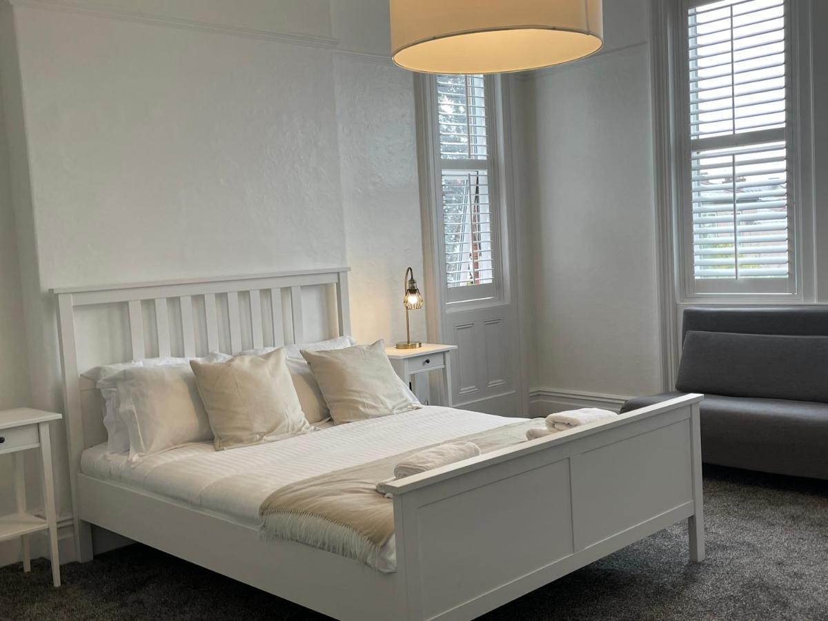 Spacious Victorian Birkdale Apartment With Garden Southport Exterior photo